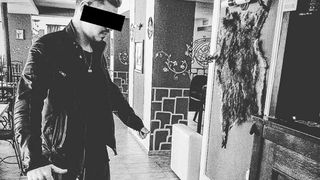 VIDEO | Un tânăr care livra mâncare a fost reținut de polițiști chiar în timpul serviciului pentru trafic de droguri de mare risc