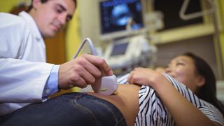 Ce ne Arată o Ecografie Abdominală și C&acirc;nd Este Recomandată de Specialiști