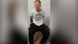 Tatăl-criminal a fost reținut. Bărbatul care și-a înjunghiat gemenele este prezentat instanţei cu propunere de arestare preventivă