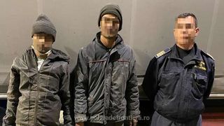 Patru indivizi de cetățenie străină au călătorit din Turcia până în România, ascunşi pe osiile unor semiremorci