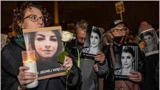Proteste ample au loc &icirc;n Polonia, după ce o t&acirc;nără a decedat pentru că i s-a refuzat avortul