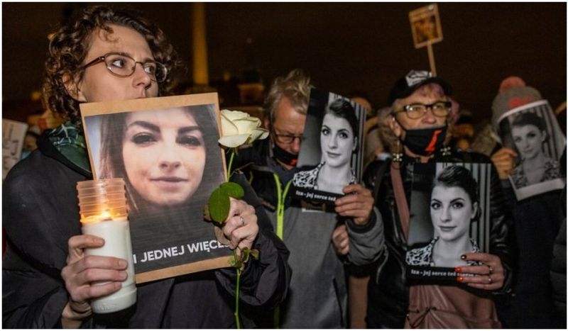 Proteste ample au loc în Polonia, după ce o tânără a decedat pentru că i s-a refuzat avortul
