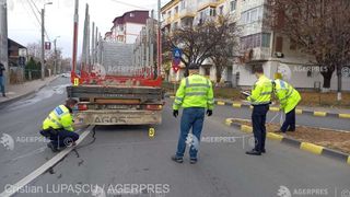 Un bărbat din Botoșani a murit sub roțile unui camion