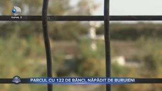 Parcul cu 122 de banci, napadit de buruieni