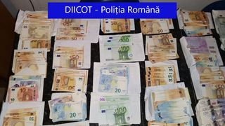 O rețea de contrabandiști din Neamț a găsit o nouă metodă de ai deruta pe polițiști. Schimbă plăcuțele de înmatriculare în timpul mersului