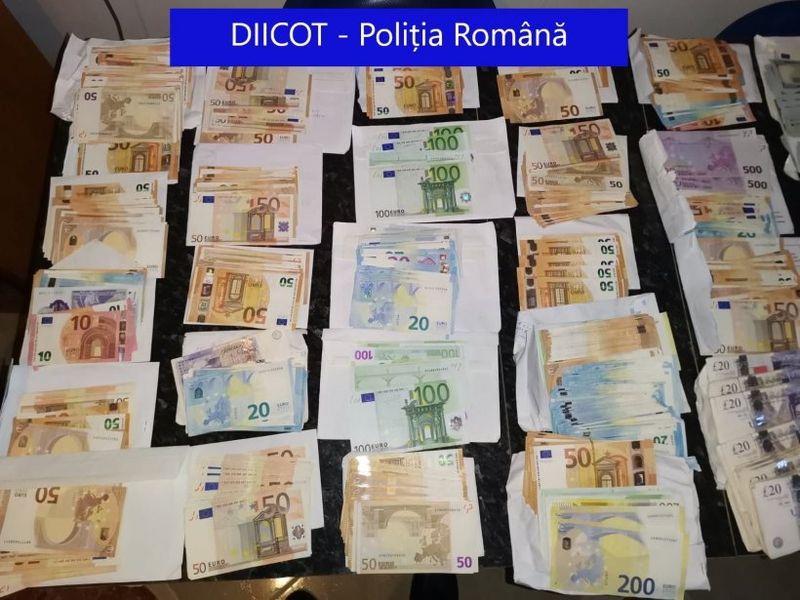 O rețea de contrabandiști din Neamț a găsit o nouă metodă de ai deruta pe polițiști. Schimbă plăcuțele de înmatriculare în timpul mersului