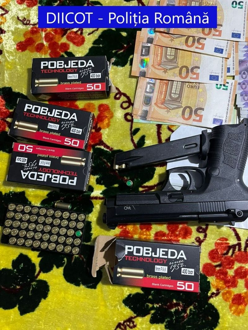 O rețea de contrabandiști din Neamț a găsit o nouă metodă de ai deruta pe polițiști. Schimbă plăcuțele de înmatriculare în timpul mersului