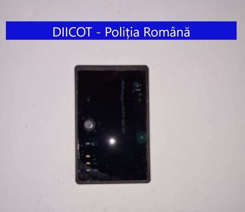 O rețea de contrabandiști din Neamț a găsit o nouă metodă de ai deruta pe polițiști. Schimbă plăcuțele de înmatriculare în timpul mersului