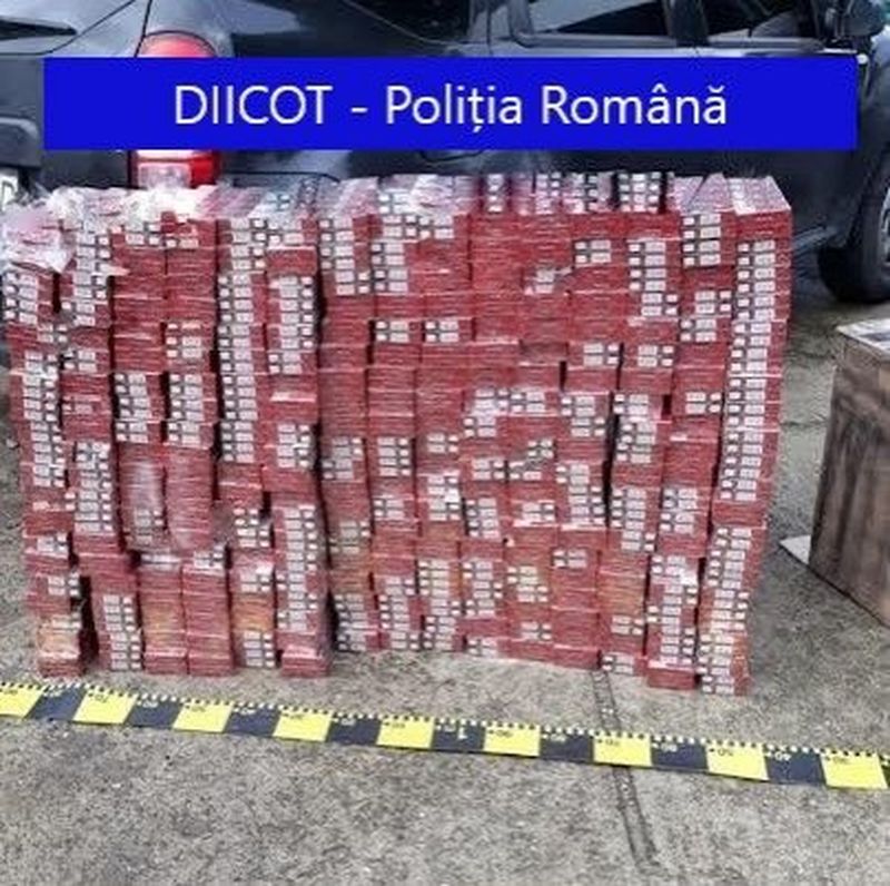 O rețea de contrabandiști din Neamț a găsit o nouă metodă de ai deruta pe polițiști. Schimbă plăcuțele de înmatriculare în timpul mersului