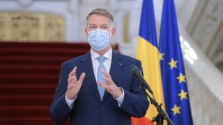 Klaus Iohannis a promulgat legea care le interzice instituțiilor publice să îți ceară copii inutile după acte