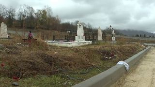 Parcare amenajată printre morminte și copăcei ornamentali. Este ideea inedită a Primarului din Petroșani