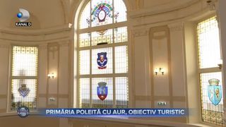 VIDEO - Primăria Oradea,  poleită cu aur, a devenit obiectiv turistic. Imagini impresionante cu una dintre cele mai frumoase clădiri din România