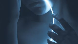 Caz șocant în Bihor: un bărbat a înjunghiat de șase ori o femeie pentru că a refuzat sa întrețină relații intime cu el