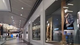 O femeie a fost găsită moartă într-un mall din România. Ea se afla în toaleta centrului comercial