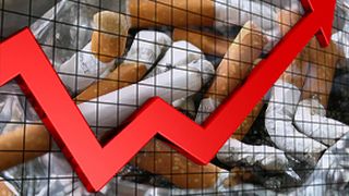 VIDEO | În toiul scumpirilor, mai bine ne-am lua de la gură decât să renunțăm la vicii. Pachetul de țigări rămâne primul pe lista de cumpărături a multor români