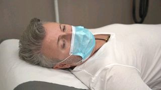 Duminica, de la ora 11:00, in emisiunea "Apel la consilier", cu Eva Pavel, Catalin Botezatu a apelat la consilierea specialistilor medicali din strainatate, in cazul unor probleme de sanatate cu care se confrunta