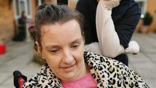 isi-petrece-craciunul-mai-devreme-cu-fiul-pentru-ca-moare