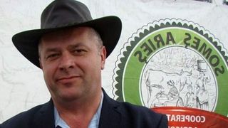 Un fermier de 51 de ani din Cluj a fost găsit mort lângă fosa septică pe care o deținea