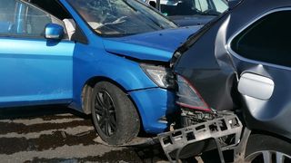 VIDEO - Accident în lanț din cauza poleiului, cu 12 mașini implicate