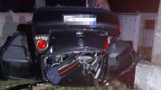 Accident teribil în Dolj. O adolescentă a murit și alți patru tineri au fost răniți, după ce mașina în care se aflau a intrat într-un copac