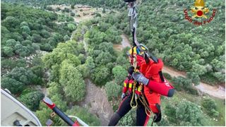 Inundațiile fac ravagii &icirc;n Italia. O persoană a murit, iar alte cinci au fost recuperate de salvatori dintr-un copac