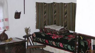 VIDEO - Bojdeuca lui Ion Creangă din Iași va fi reabilitată. Căsuța de poveste cu două &icirc;ncăperi a fost afectată de alunecările de teren