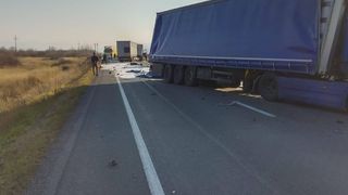 Accident grav pe centura ocolitoare a municipiului Caransebeș. Patru TIR-uri s-au ciocnit