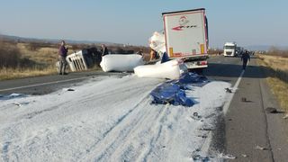 Accident grav pe centura ocolitoare a municipiului Caransebeș. Patru TIR-uri s-au ciocnit