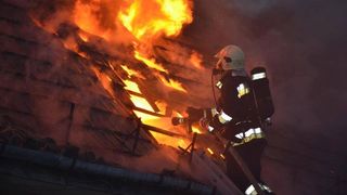 Bărbat găsit mort într-o casă mistuită de flăcări. 14 victime ale incendiilor în noiembrie