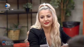 Roxana, noua concurentă de la "Puterea Dragostei", primită cu suspiciune. "Sigur nu cunoști vreun băiat din casă?"