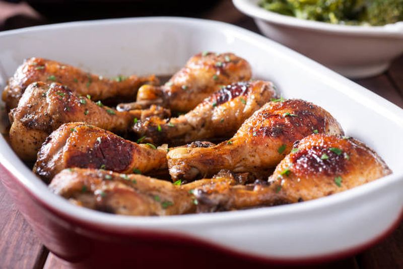 Alertă alimentară în România: 60 de tone de carne de pui infestate cu Salmonella au fost descoperite în magazinele din toată ţara