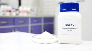 Medicii trag un semnal de alarmă. Ce metodă periculoasă au găsit rom&acirc;nii vaccinați pentru a obține o așa-zisă detoxifiere a serului