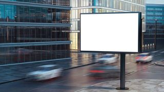 VIDEO - S-a decis. Fără panouri publicitare în intersecții