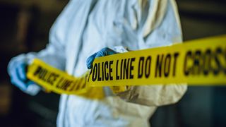 Un tânăr de 28 de ani a incendiat apartamentul soților care îl găzduiseră. Apoi s-a aruncat de la etajul 10 al clădirii din Capitală