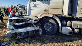 Sf&acirc;rșit tragic pentru un tată și cei doi copii ai său. Și-au pierdut viața &icirc;ntr-un accident teribil la Filipești, după ce au fost spulberați de camion