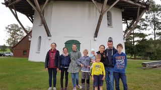 VIDEO | O familie de români, în centrul unui scandal uriaș în Germania: statul le-a luat cei 7 copii, după ce unul dintre minori i-a mărturisit psihologului că mama obișnuiește să-i bată pe frații mai mici