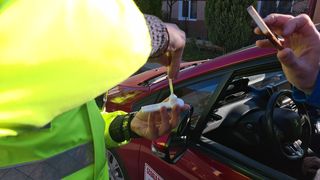 Tânăr prins drogat în timp ce dădea examenul pentru permisul de condus