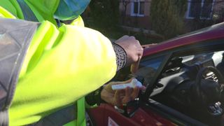 Tânăr prins drogat în timp ce dădea examenul pentru permisul de condus