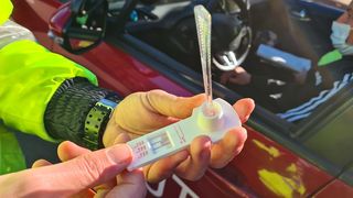 Tânăr prins drogat în timp ce dădea examenul pentru permisul de condus