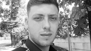 polițist sp&acirc;nzurat 26 de ani fierbinți t&acirc;rg