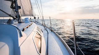 Nimic nu se compară cu plăcerea de a naviga pe ape interioare, lacuri, r&acirc;uri, fluvii si in Delta Dunării