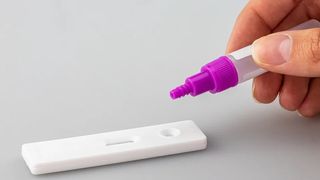 primul caz de contaminare cu noua variantă SARS-CoV-2 B.1.1.529 