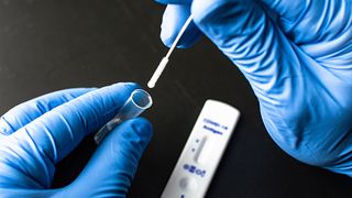 Germania, primul caz suspect de varianta Omicron a coronavirusului