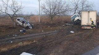 Șase oameni au murit pe loc după impactul unui autoturism cu un TIR