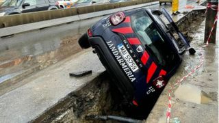 O autospecială a Jandarmeriei s-a răsturnat &icirc;ntr-un șanț nesemnalizat de pe Șoseaua Fundeni din București