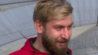 VIDEO | Robert, tânărul care la 32 de ani are o ambiție de fier: după ani de muncă în Spania, și-a readus acasă familia dezbinată: „E greu să nu ai lângă cine dormi...”