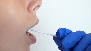 Şcolile din Bistrița-Năsăud au decis ca testarea elevilor pentru COVID-19 să se facă la domiciliu