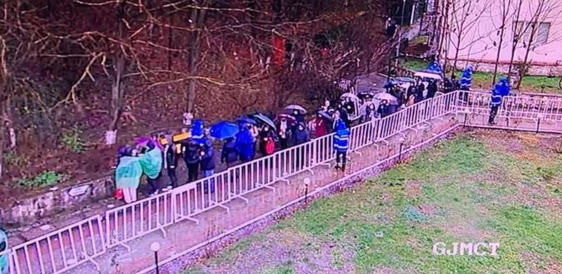 Peste 6.000 de pelerini au participat la slujba de Sfântul Andrei de la ,,Peştera Sfântului Apostol”