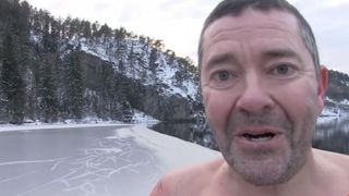 Moarte cumplită pentru un youtuber norvegian. A căzut într-un lac înghețat în timpul filmărilor