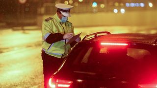 Urmărire ca în filme pe străzile din Hunedoara, după ce doi adolescenți au furat o mașină. Au fost prinși după o urmărire de 40 de kilometri